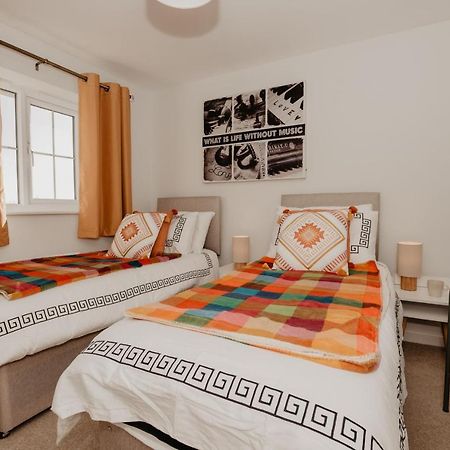 Coyle House, 3 Bed,Corby, Super Kings Or Twins, Driveway, Free Wi-Fi, Corporates Welcome Экстерьер фото