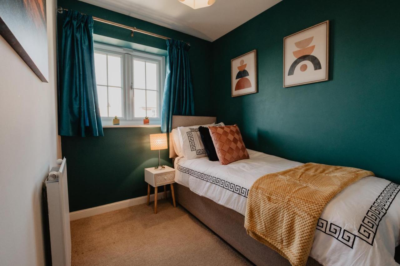 Coyle House, 3 Bed,Corby, Super Kings Or Twins, Driveway, Free Wi-Fi, Corporates Welcome Экстерьер фото